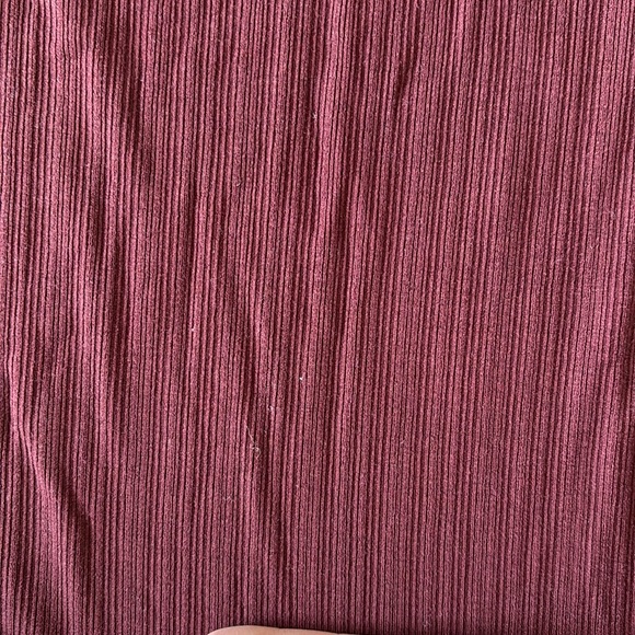 Burgundy Textured T-shirt-Small - Picture 7 of 9